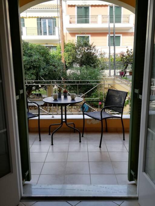 Sunny Stay Furnished Apartment In Kanoni Exterior photo